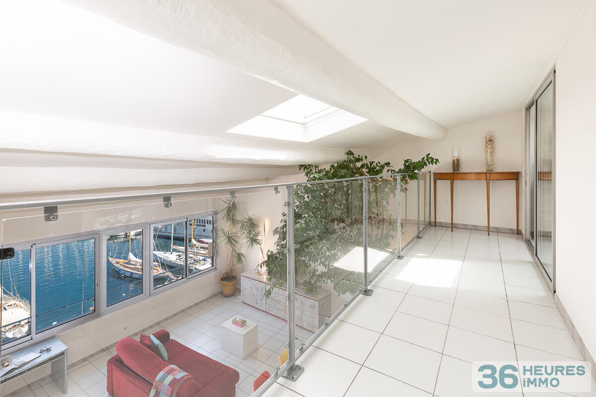 MARSEILLE – VIEUX-PORT – APPARTEMENT COUP DE COEUR EN PREMIÈRE LIGNE
