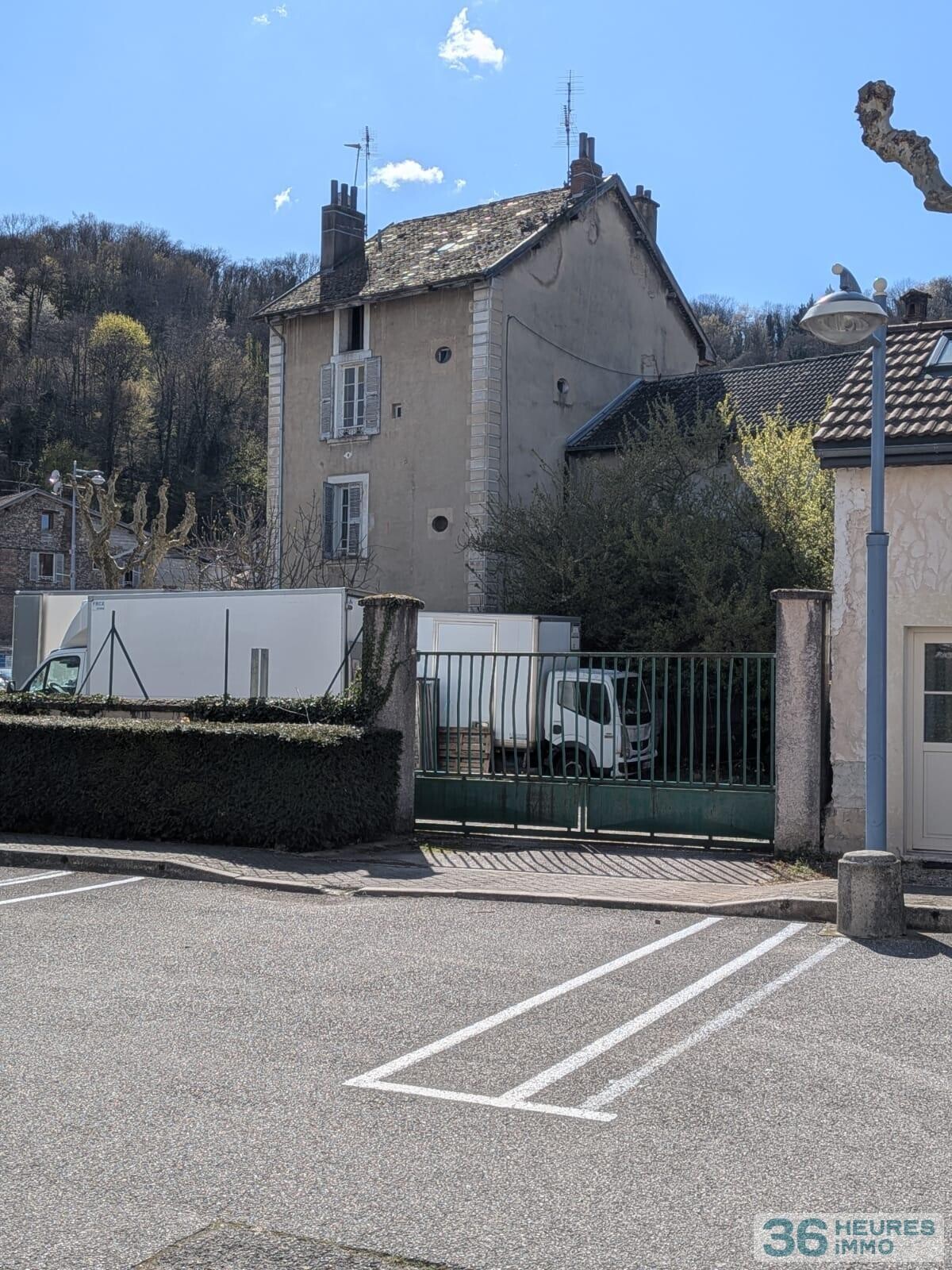 Immeuble de rapport à rénover Plein cœur de ville  Renage