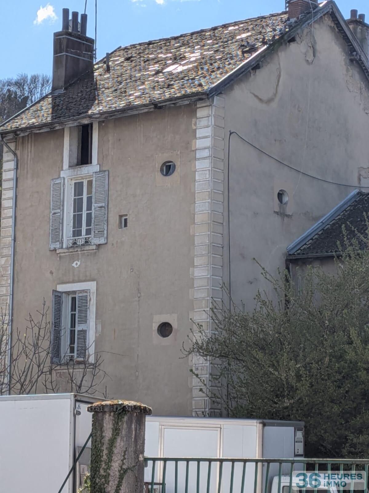 Immeuble de rapport à rénover Plein cœur de ville  Renage