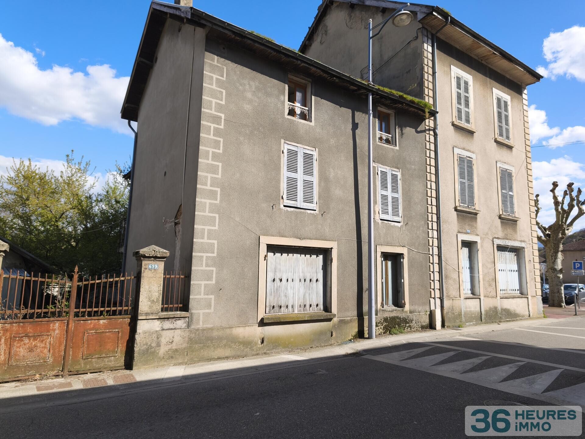 Immeuble de rapport à rénover Plein cœur de ville  Renage