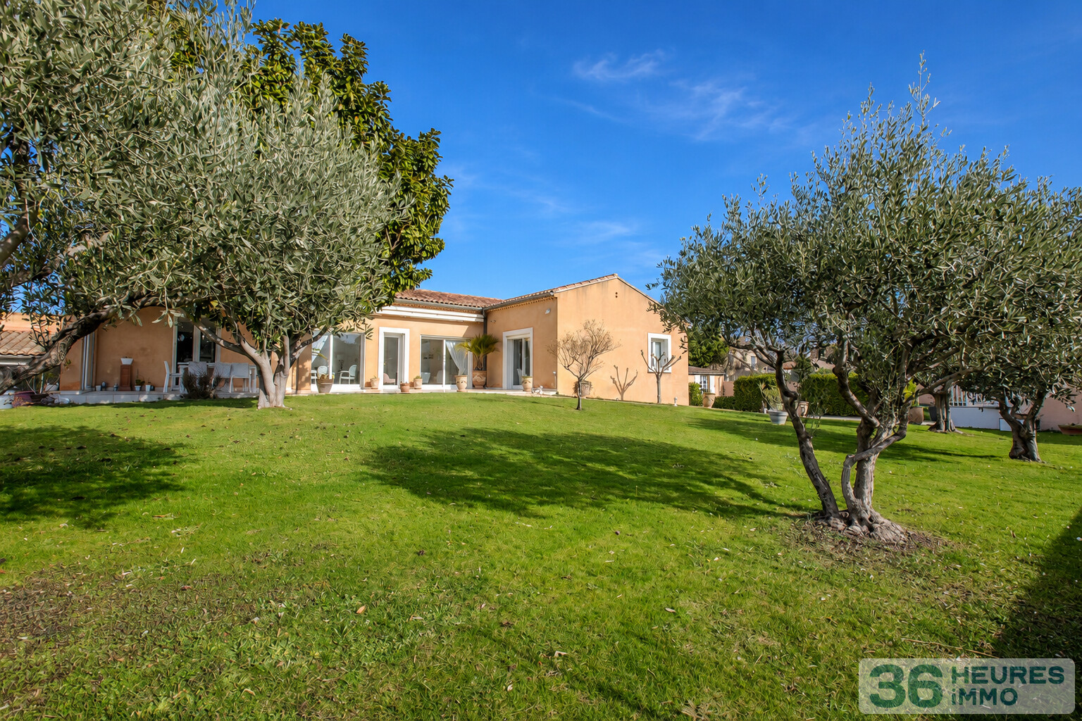EXCLUSIVITÉ  – Belle villa lumineuse au calme