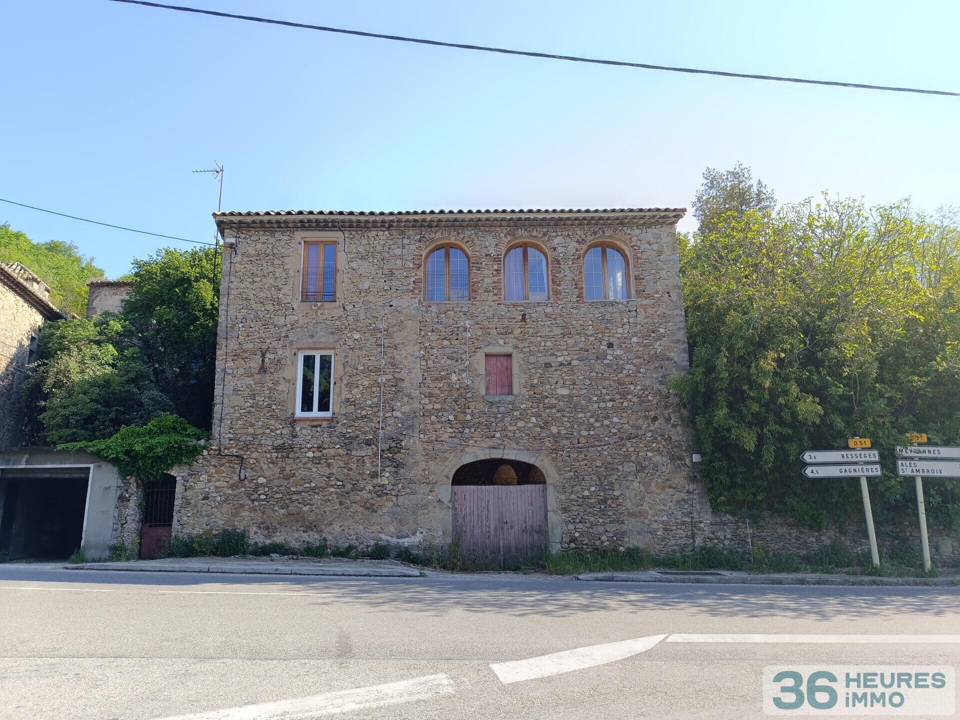 Mas ancien à vendre de deux logements plus dépendances sur 1125m² de terrain ouvert