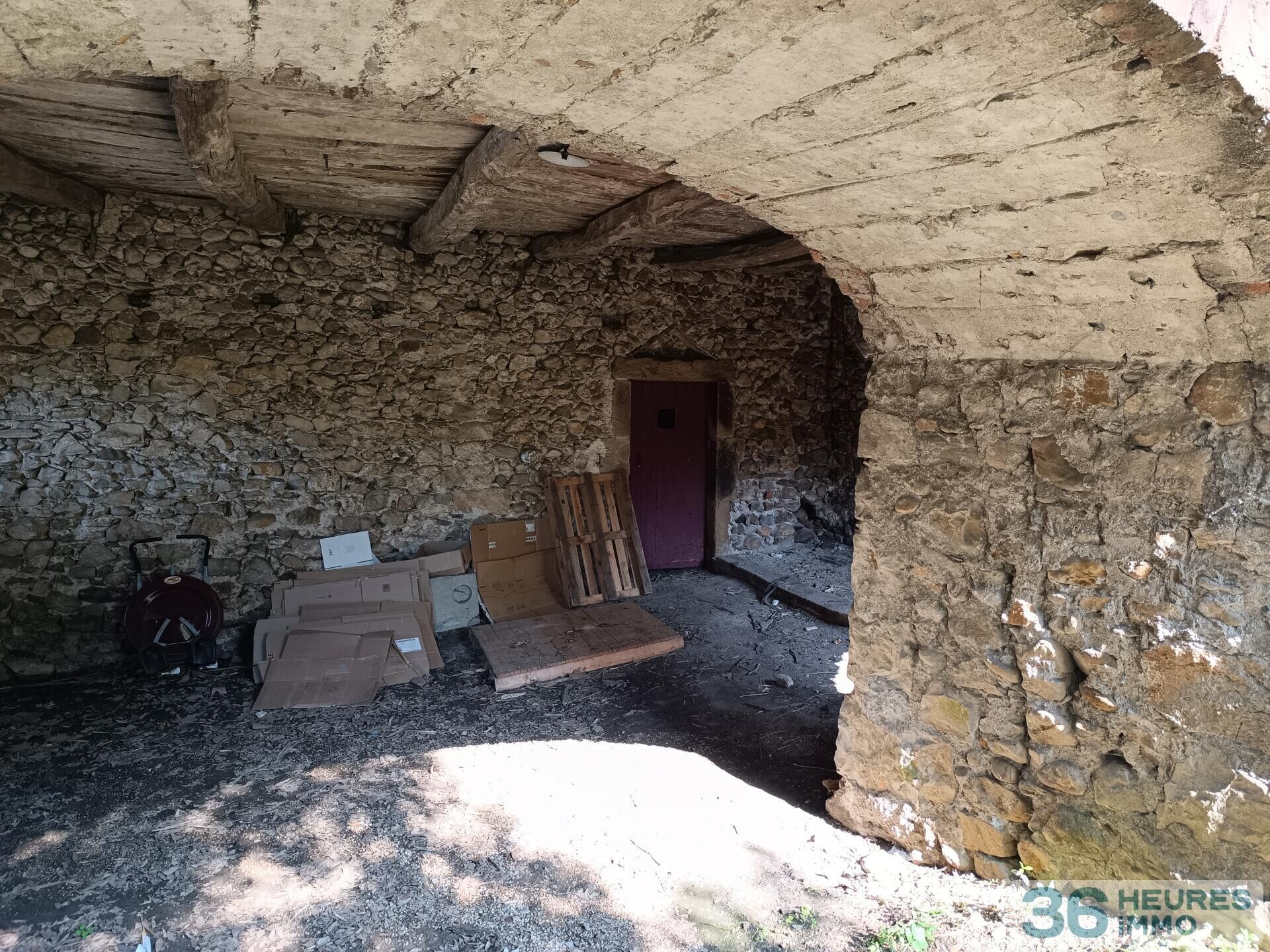 Mas ancien à vendre de deux logements plus dépendances sur 1125m² de terrain ouvert