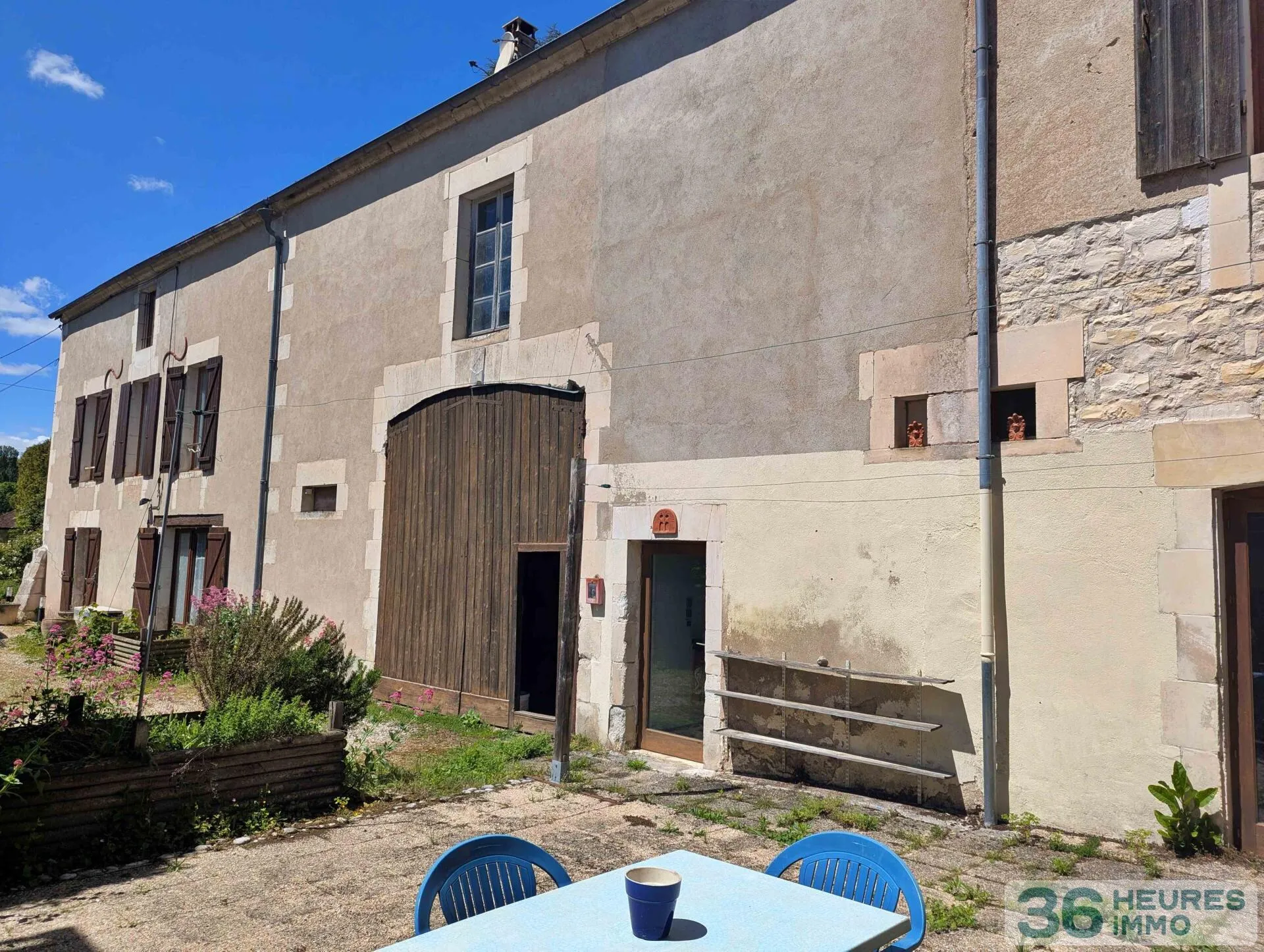 Grande maison avec grange et dépendance aménagée normes PMR, à 10 min au Sud d'Auxerre à CHAMPS SUR YONNE
