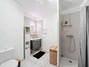 Appartement à Velleron — vignette 10