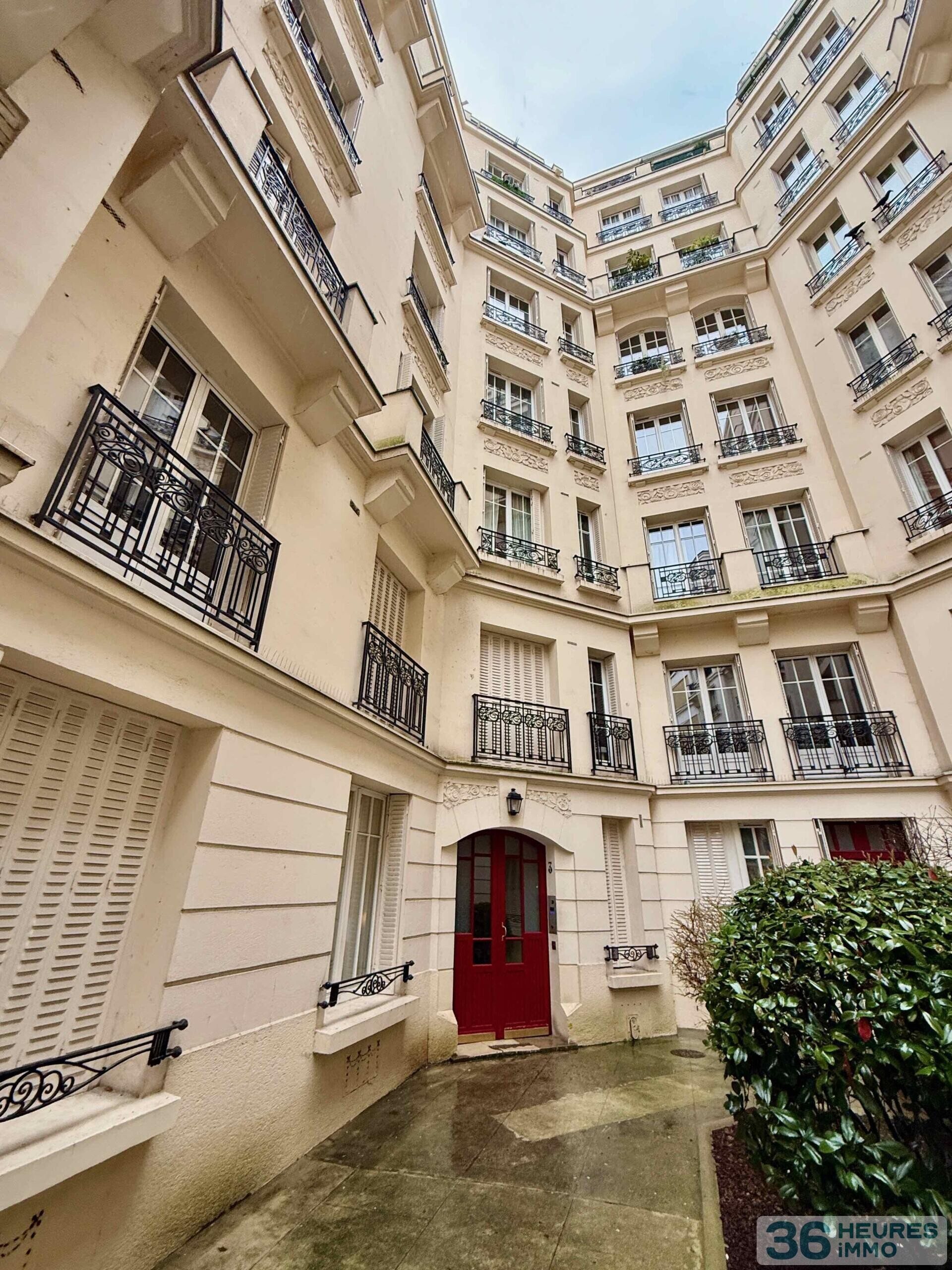 Chambre de service - Immeuble ancien avec ascenseur