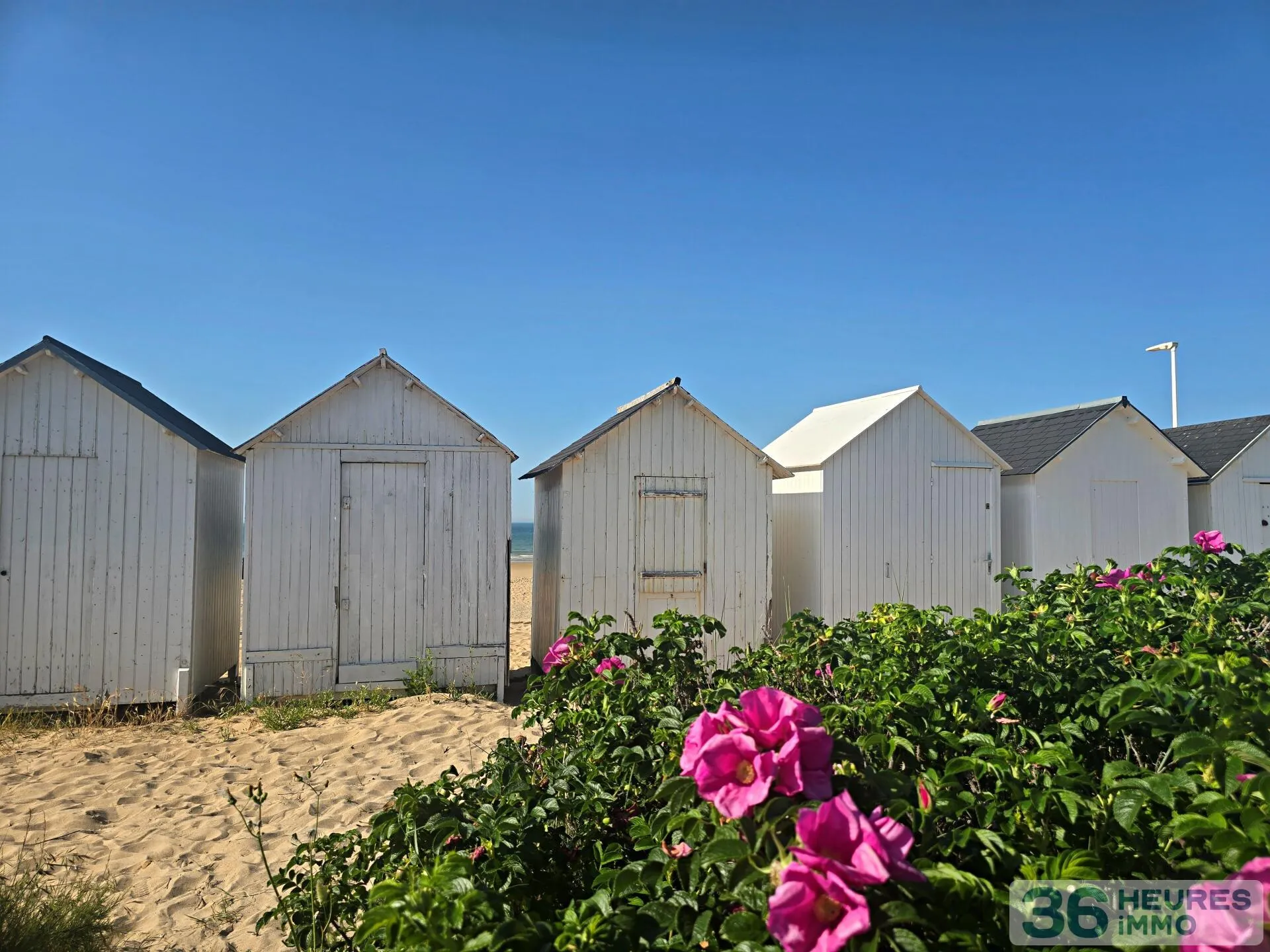 A 100 mètres de la MER face aux Cabines- Villa de CHARME en Pierre-4/5 Chambres et Jardin / Grenier- 2h30 de Paris