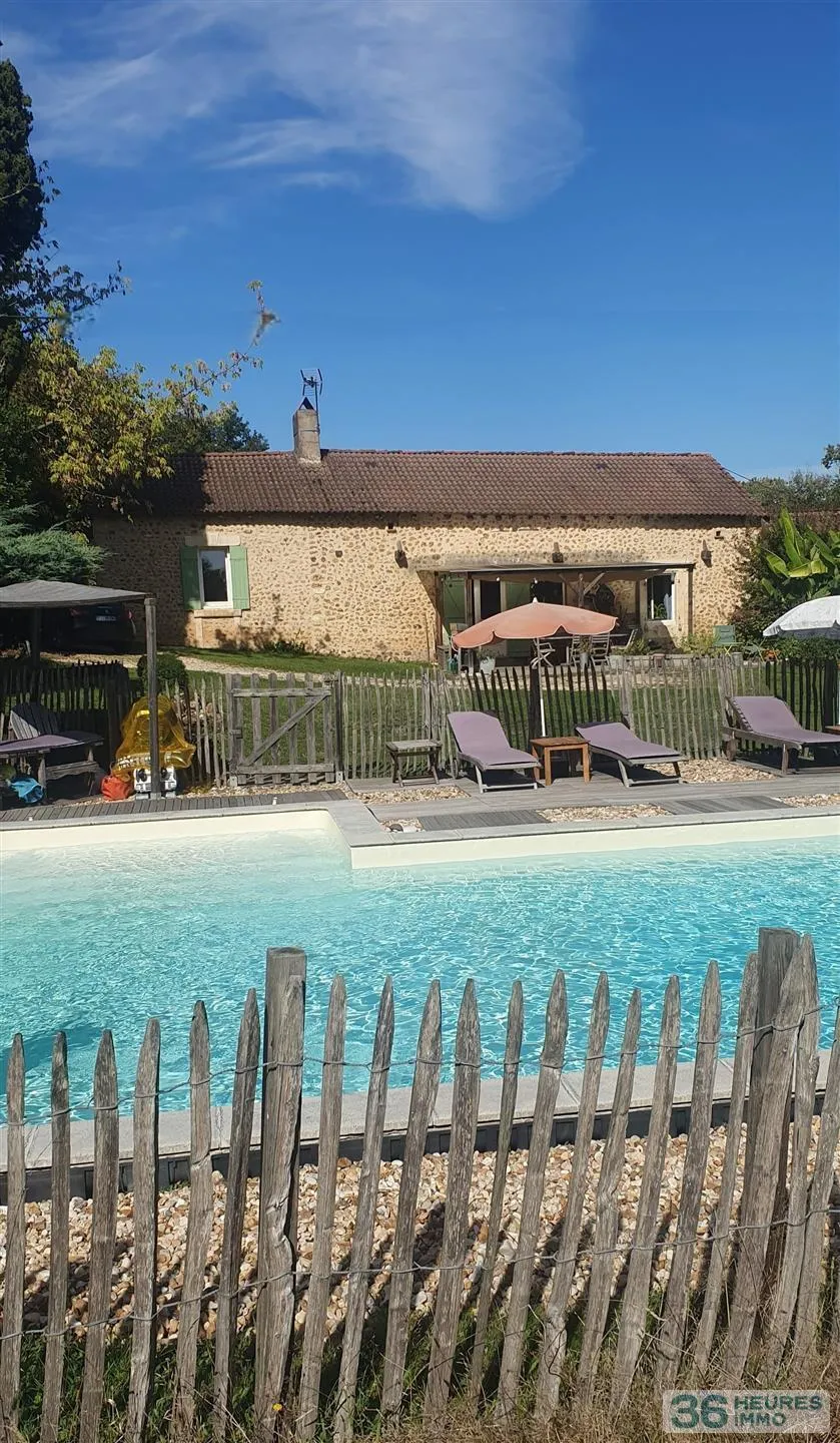 MAISON EN PIERRES AVEC GITES ET DEPENDANCES