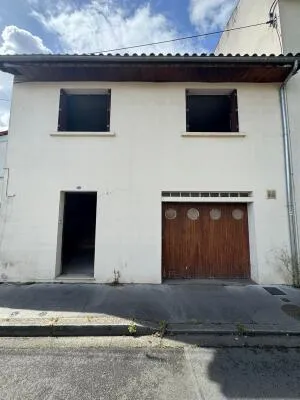 Maison années 60 à rénover avec grand garage et jardin exposé Sud