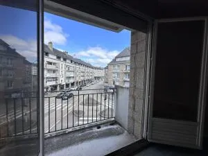 (ENCHERES) - QUIMPER CENTRE - Aux portes du centre-ville historique, studio à rénover