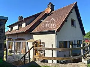 Maison de caractère avec dépendance – Vic-sous-Thil-149 000€