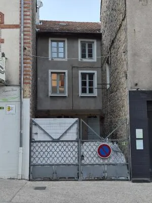 MAISON DE VILLAGE à RETOURNAC