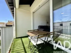 Secteur Boucanet : Duplex 4 pièces avec balcon et parking à 6 minutes à pied de la plage