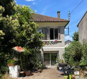 PÉRIGUEUX – Maison individuelle à rénover avec jardin, au calme, en bord de voie verte