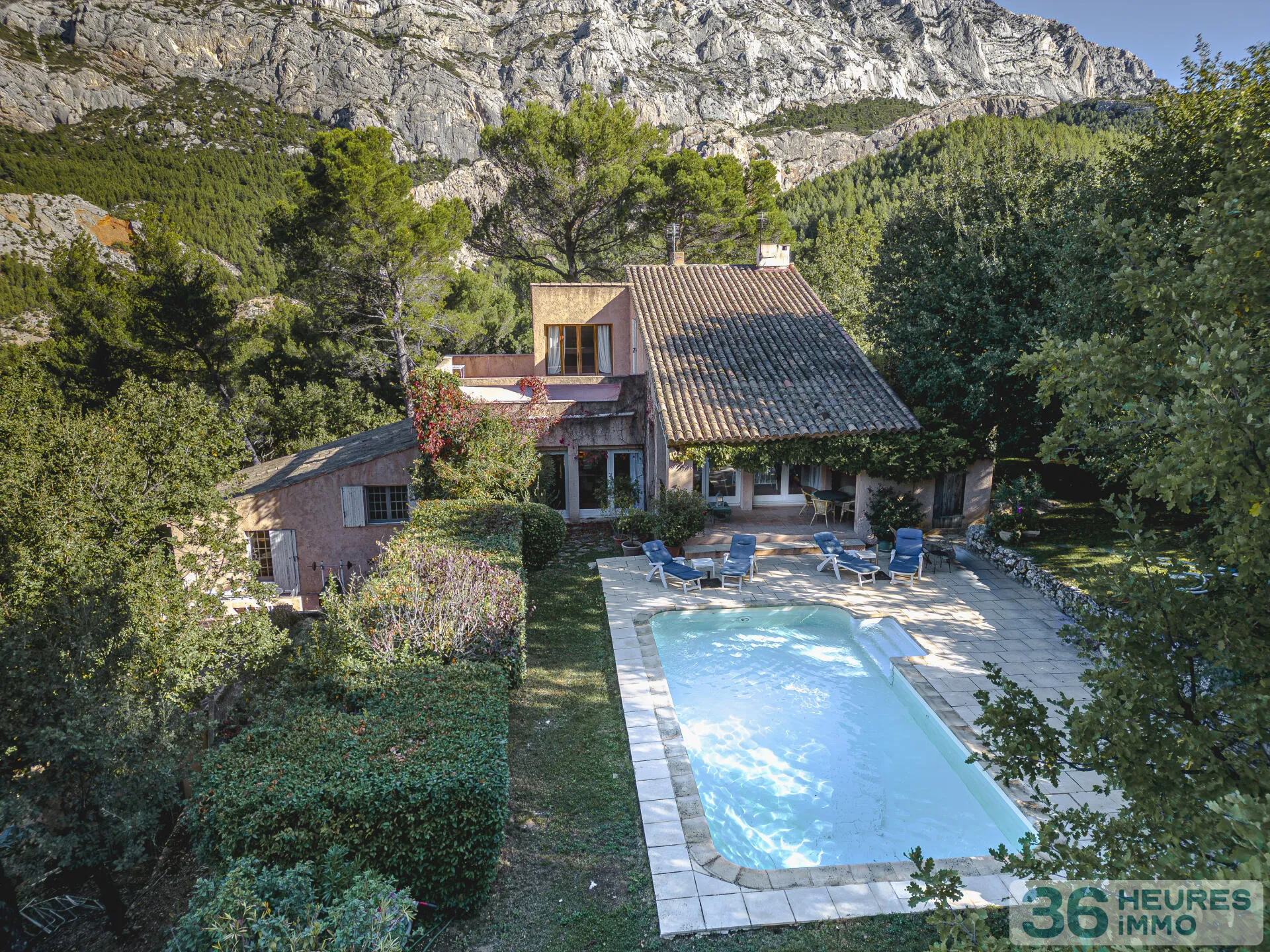 EN EXCLUSIVITE en VENTE INTERACTIVE* - TRES RARE A LA VENTE -  LA SAINTE VICTOIRE DANS VOTRE JARDIN !
