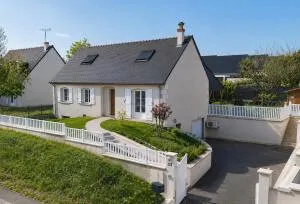 Maison sur sous-sol entièrement Climatisée sans travaux 150M2 3 chambres avec possibilité de 6.