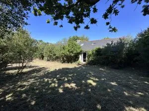 TREGARVAN - Entre Aulne et Menez Hom, lot de deux longères à rénover, sur plus de 7000m² de terrain