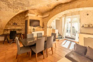 Charmante maison de village avec cachet, au cœur de Fontvieille