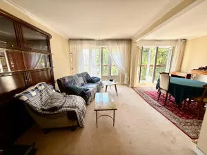 Résidence avec piscine - Appartement 4 pièces + cave + parking
