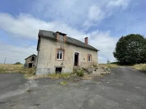 VENTE INTERACTIVE – Corps de ferme avec étang, dépendances et 3,28 hectares