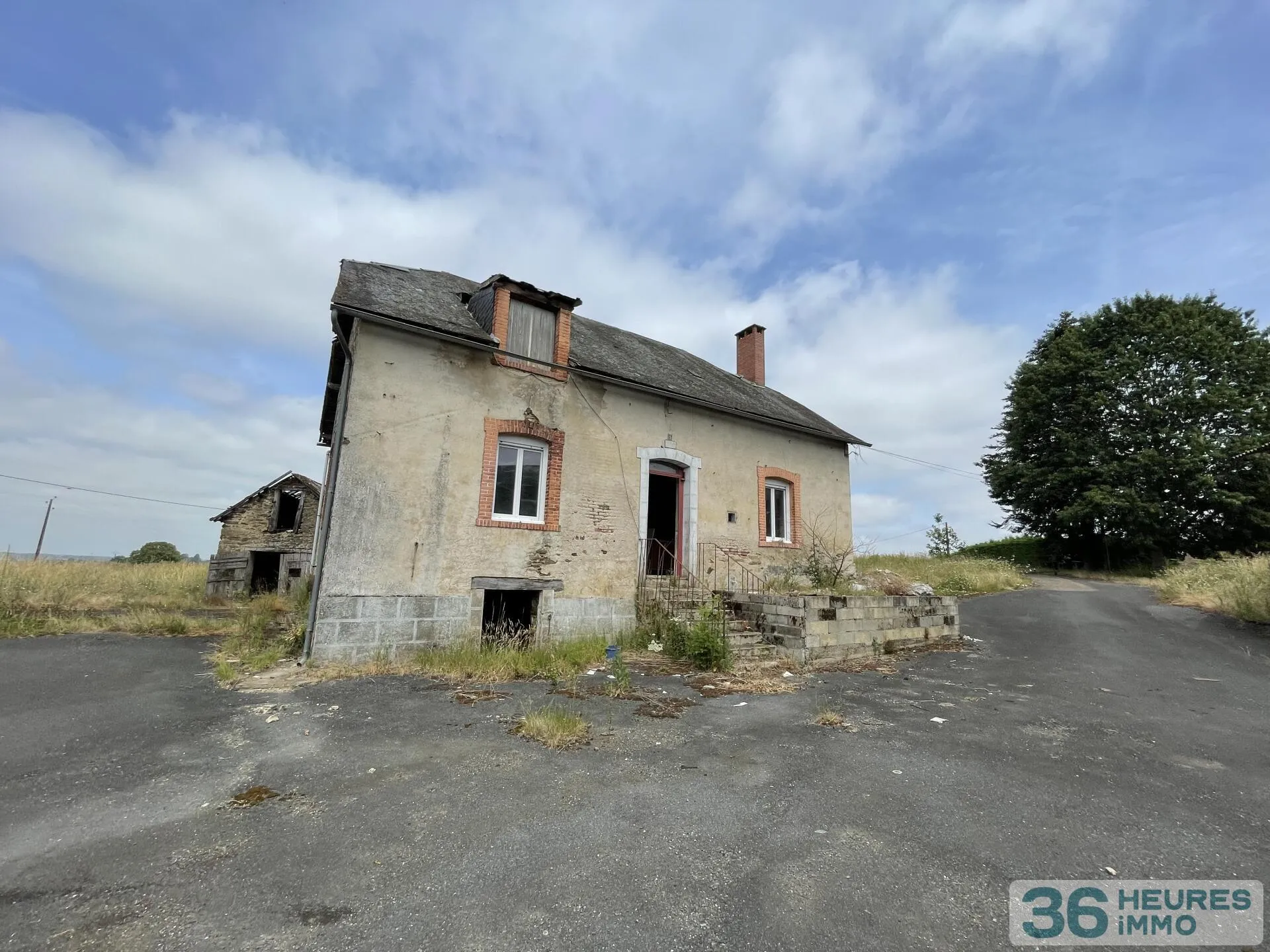 Ancien coprs de ferme avec étang et 3ha de terres autour
