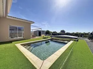 Maison traditionnelle de 151m2 à Vendres avec vue exceptionnelle.