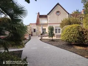 Maison à Sainte-Catherine-de-Fierbois — vignette 4