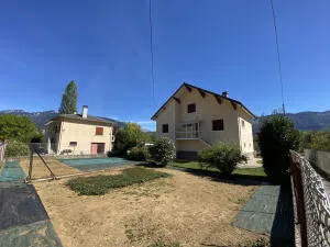 Maison à Les Échelles — vignette 2