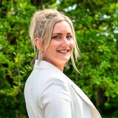 LAUREN DUVEAU