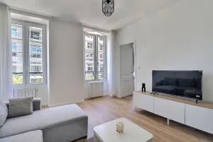 APPARTEMENT 2 PIÈCES ENTIÈREMENT RÉNOVÉ – CENTRE-VILLE DE POISSY