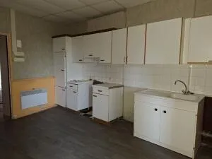 Maison à Saint-Denis-de-Gastines — vignette 9